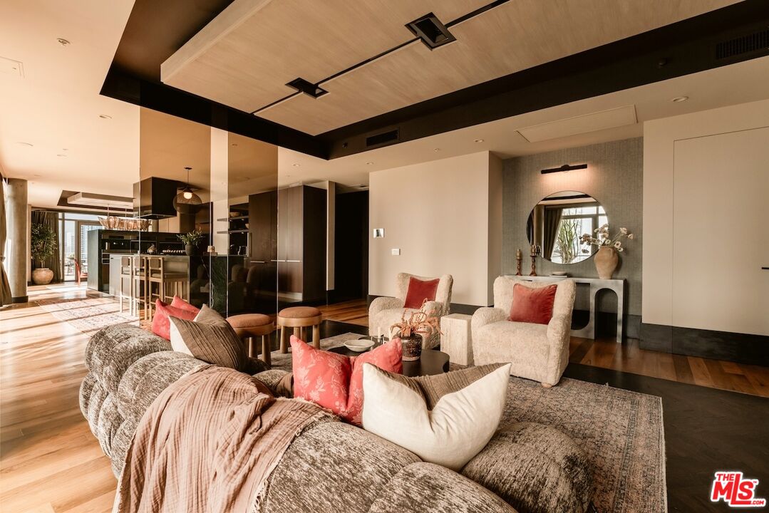 1155 S Grand Ave Unit: 2204