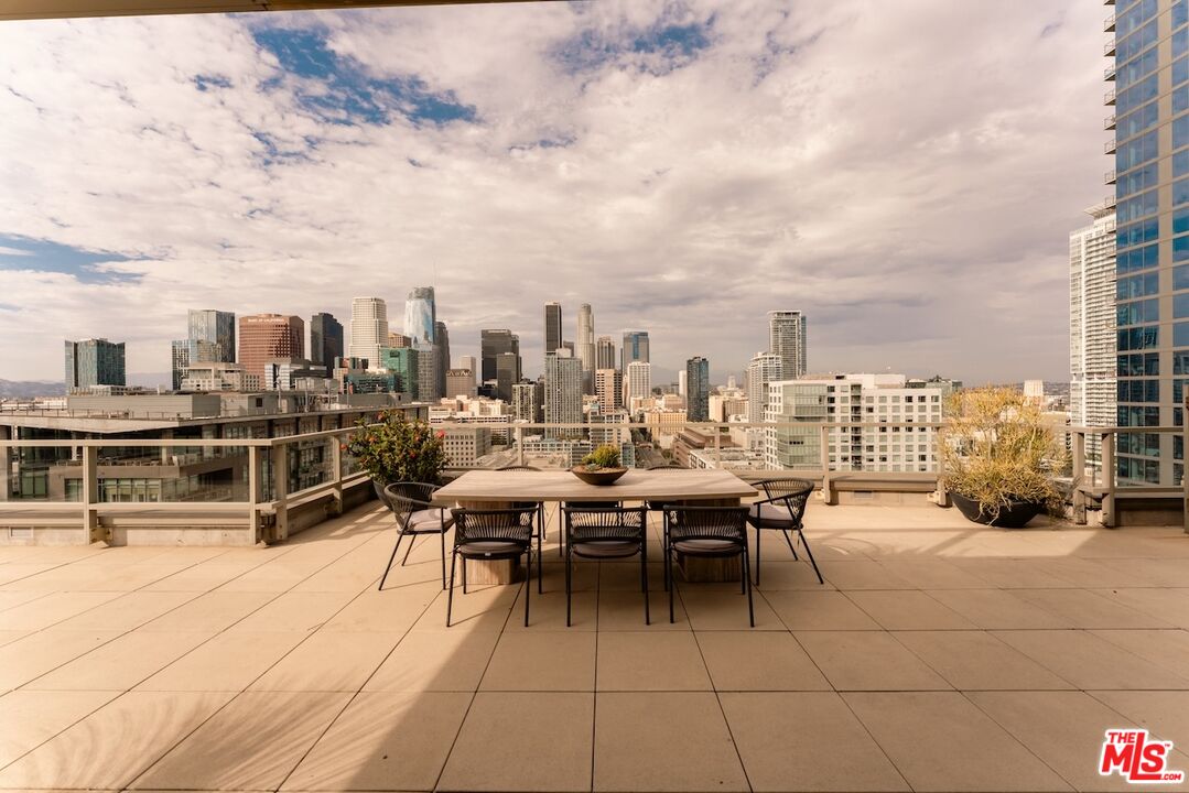 1155 S Grand Ave Unit: 2204