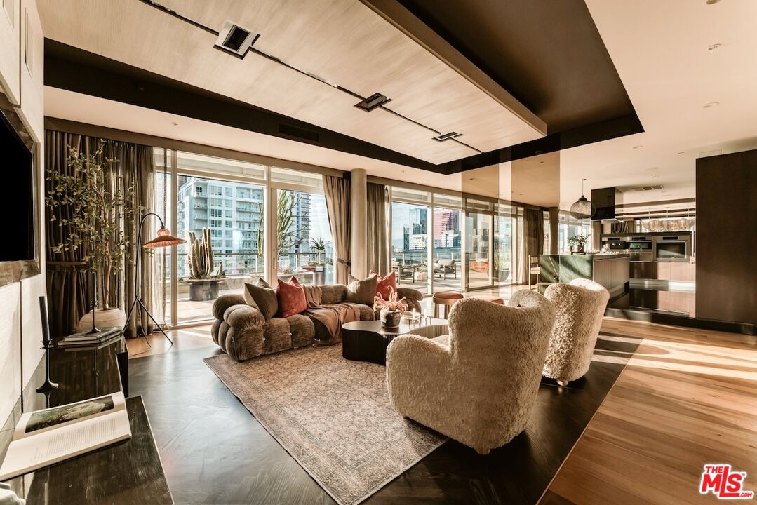 1155 S Grand Ave Unit: 2204