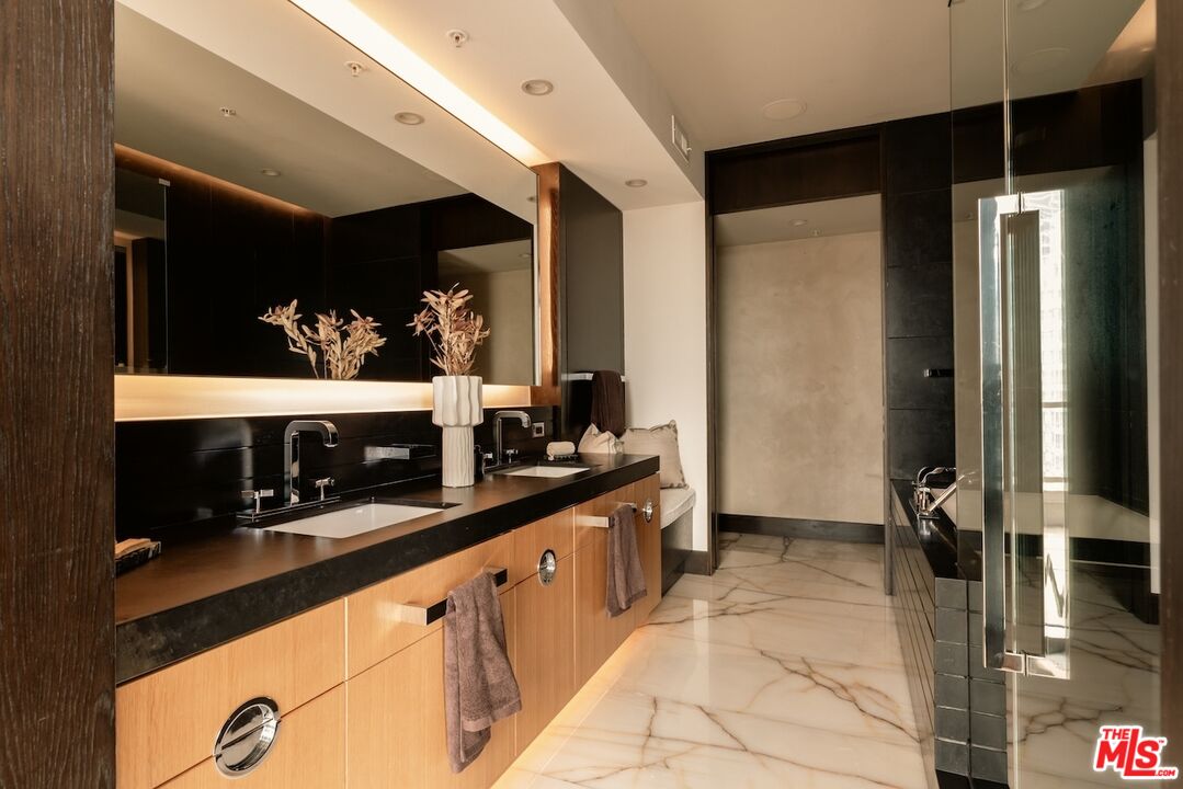 1155 S Grand Ave Unit: 2204