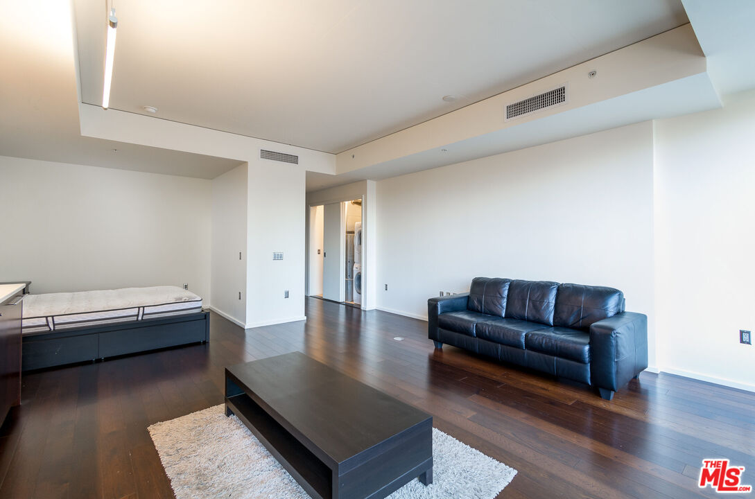 1155 S Grand Ave Unit: 713