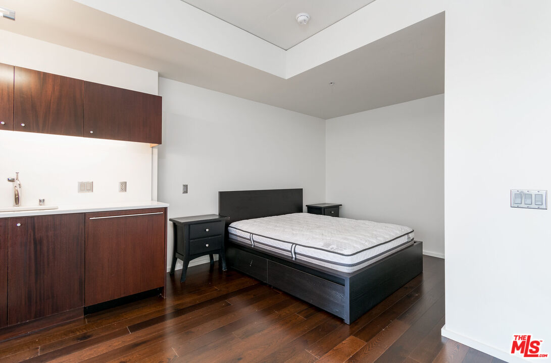 1155 S Grand Ave Unit: 713