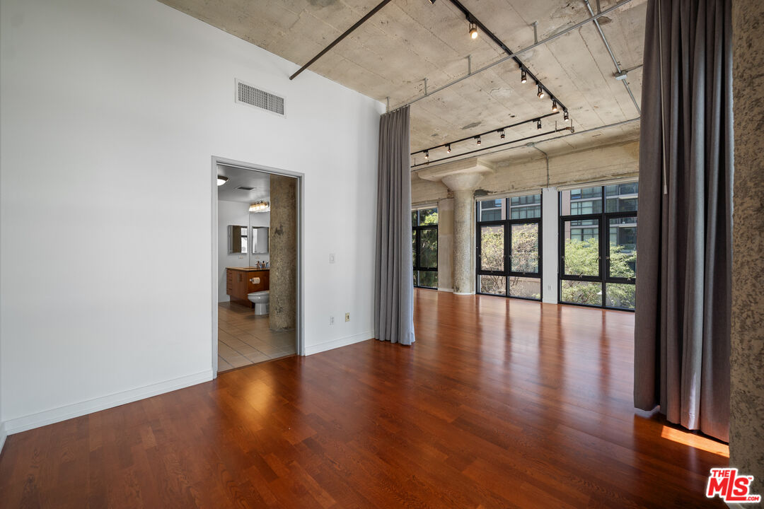 330 W 11th St Unit: 406