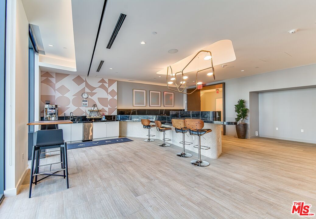 330 W 11th St Unit: 406
