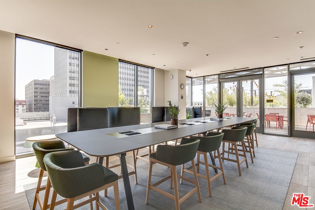 330 W 11th St Unit: 406