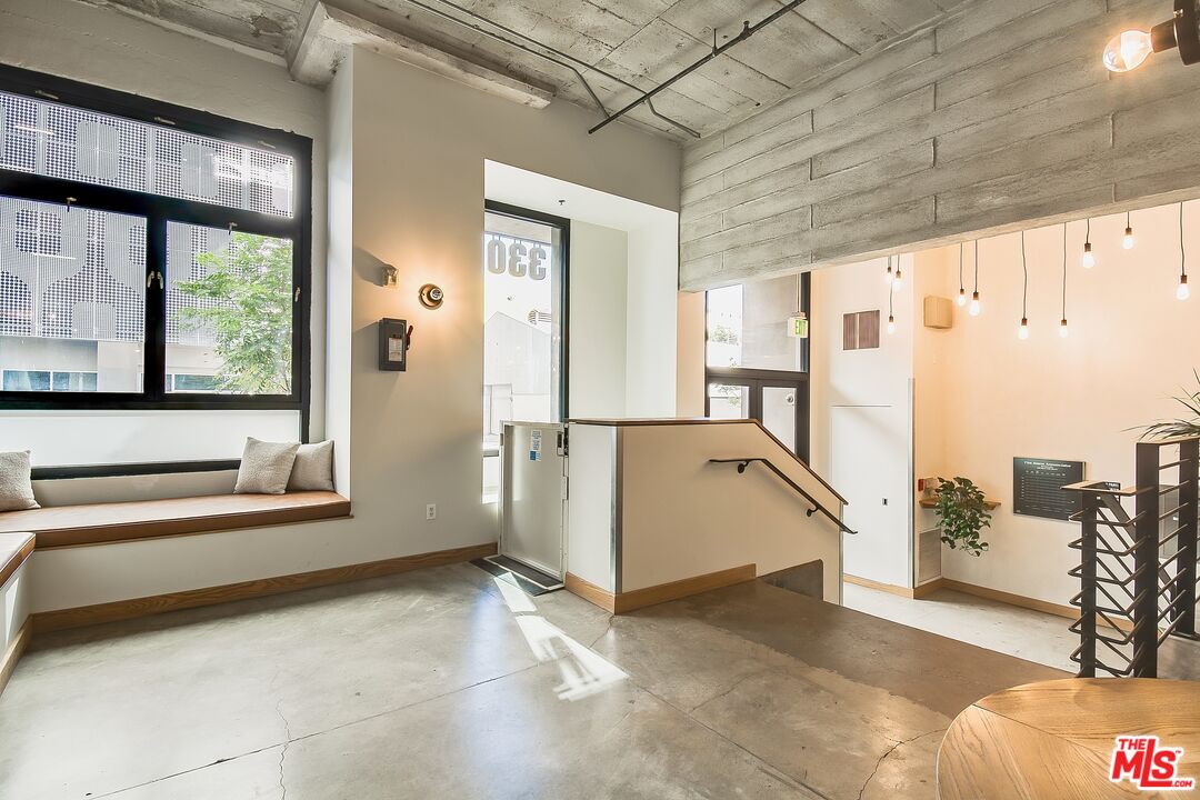 330 W 11th St Unit: 406