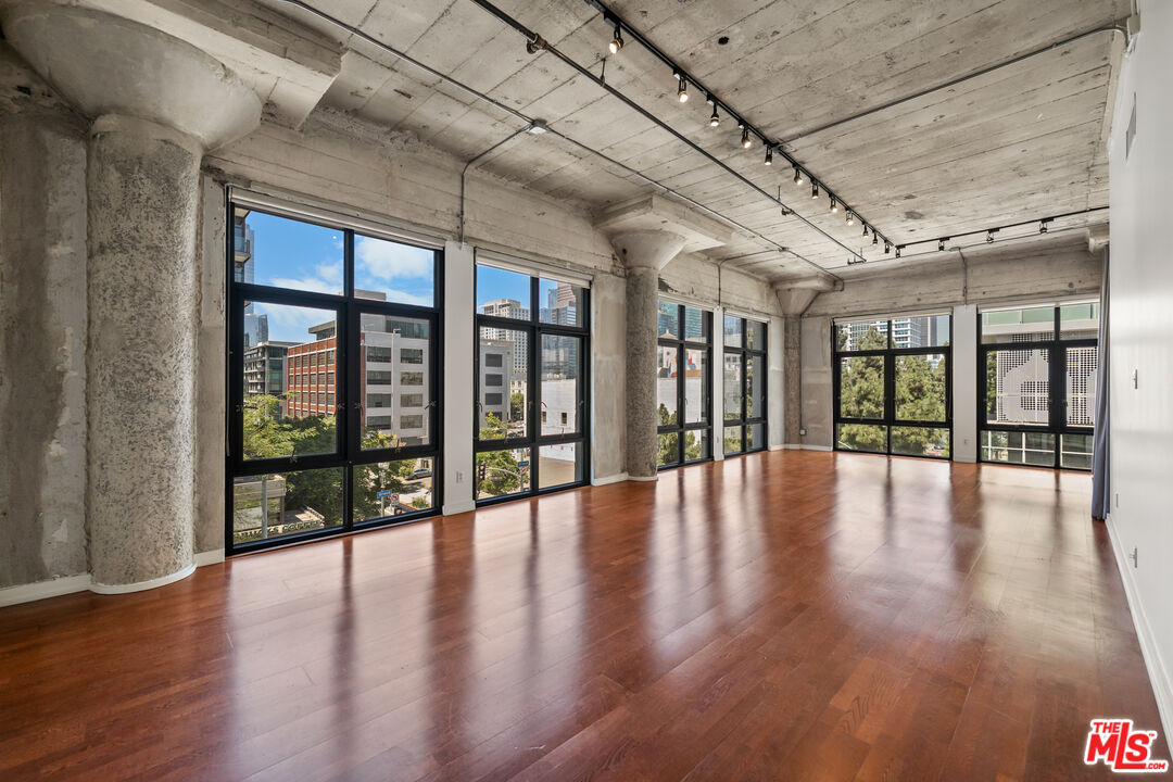 330 W 11th St Unit: 406