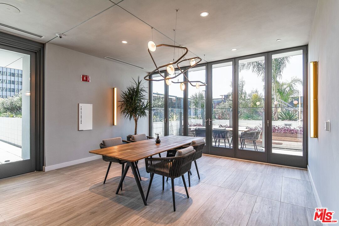 330 W 11th St Unit: 406