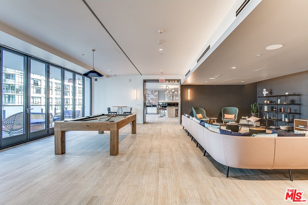 330 W 11th St Unit: 406