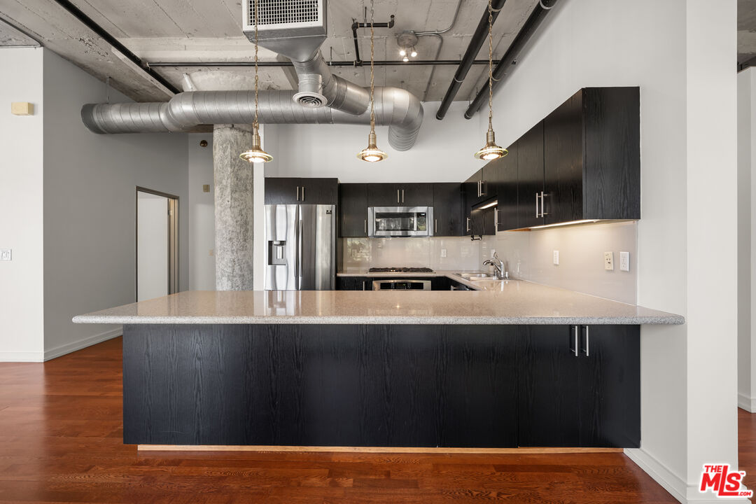 330 W 11th St Unit: 406