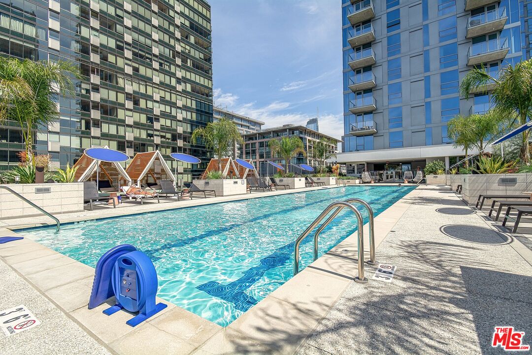 330 W 11th St Unit: 406