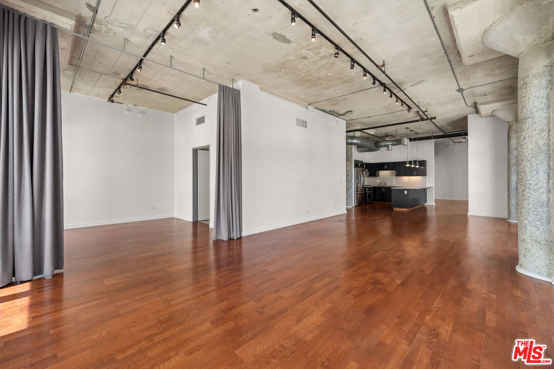 330 W 11th St Unit: 406