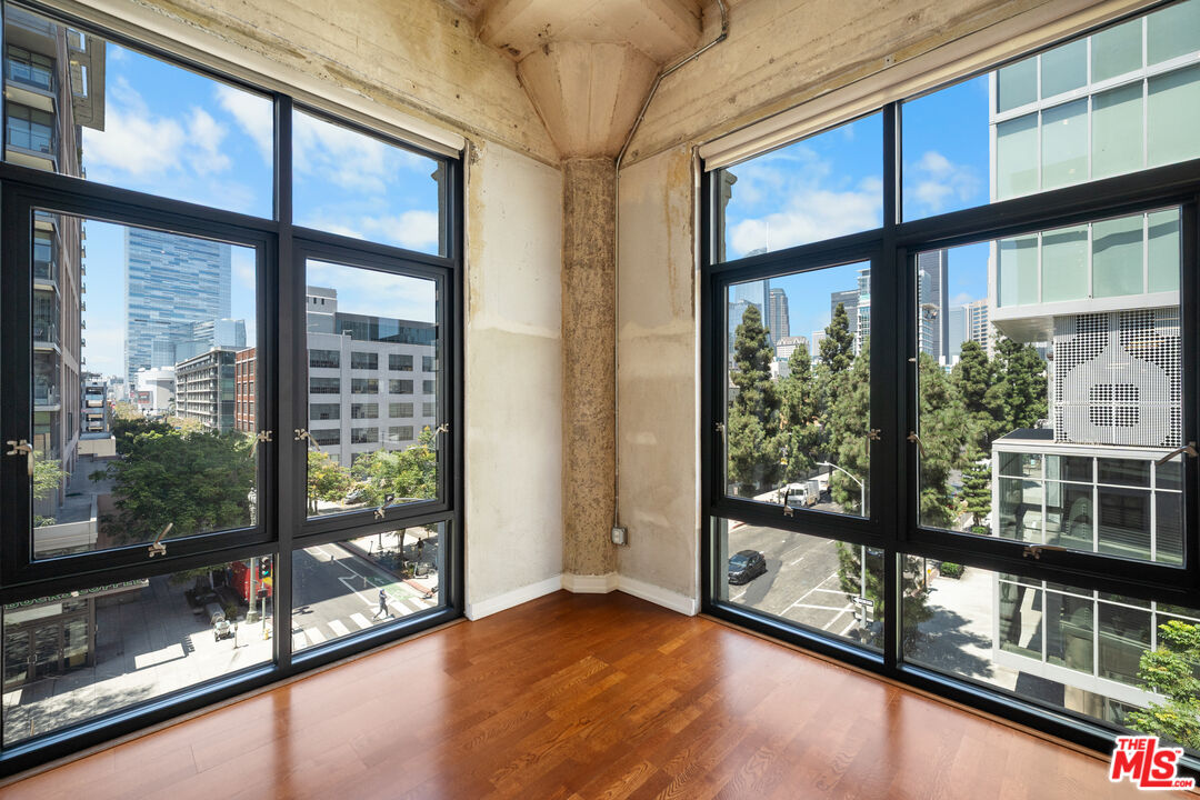 330 W 11th St Unit: 406