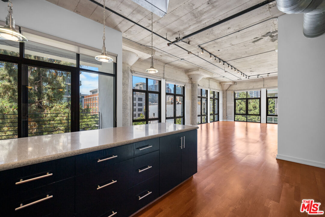 330 W 11th St Unit: 406