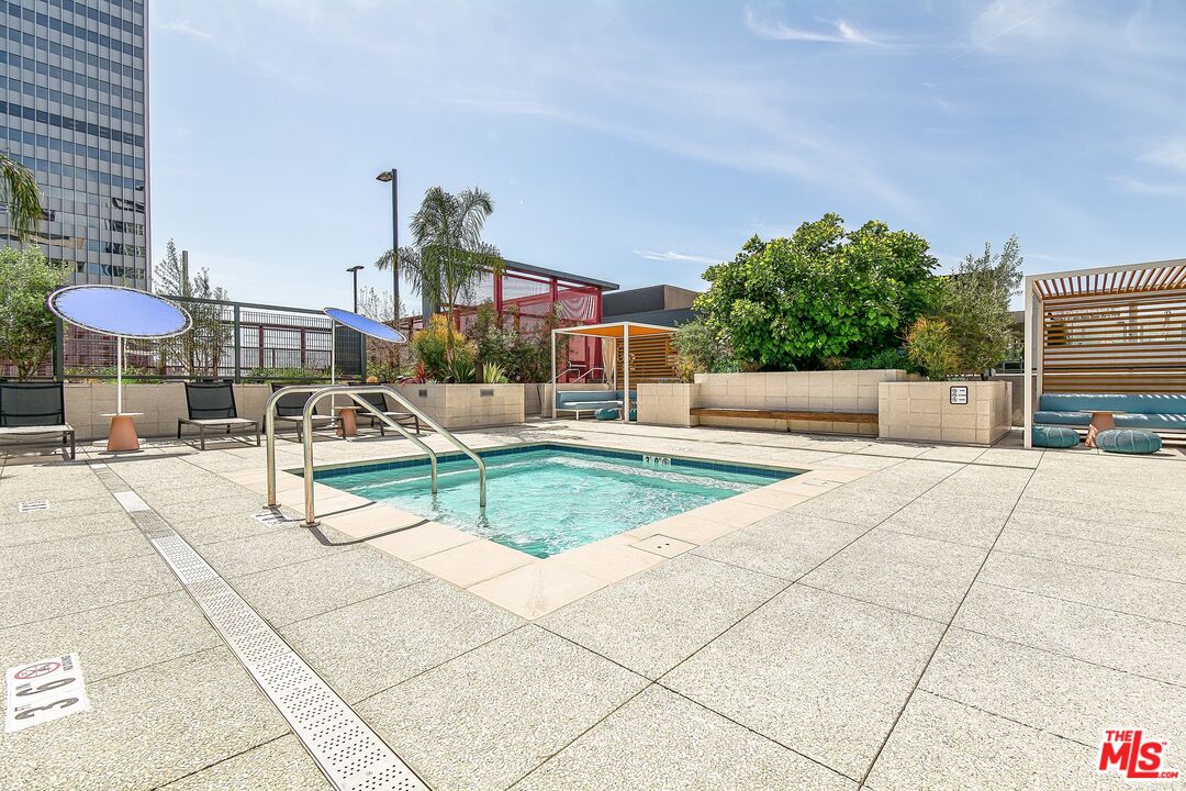 330 W 11th St Unit: 406