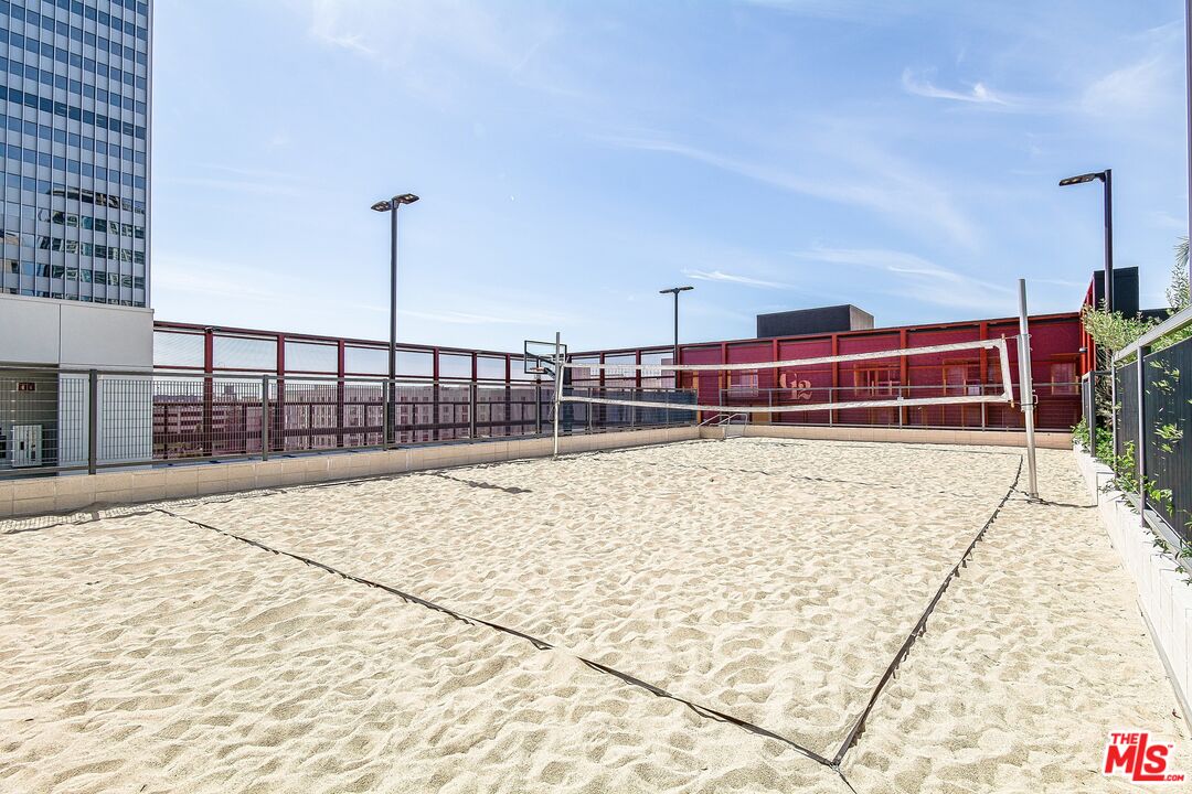 330 W 11th St Unit: 406