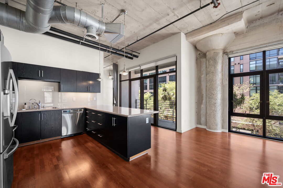 330 W 11th St Unit: 406
