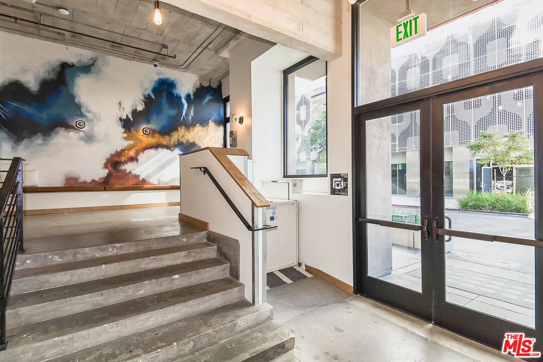330 W 11th St Unit: 406