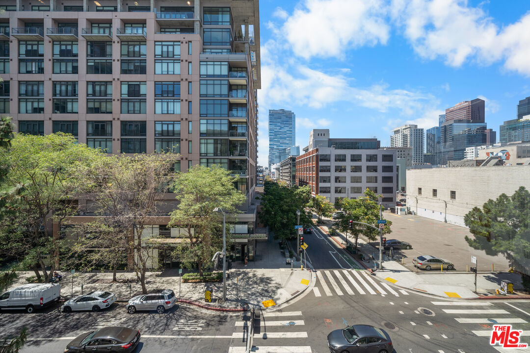 330 W 11th St Unit: 406