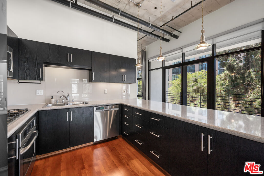 330 W 11th St Unit: 406