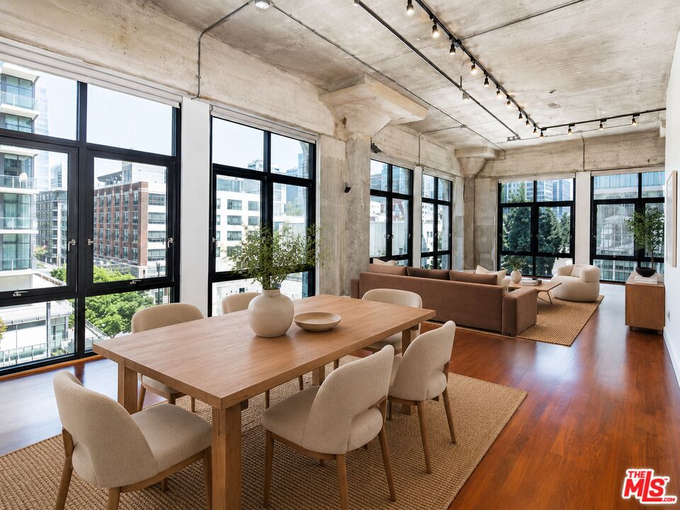 330 W 11th St Unit: 406