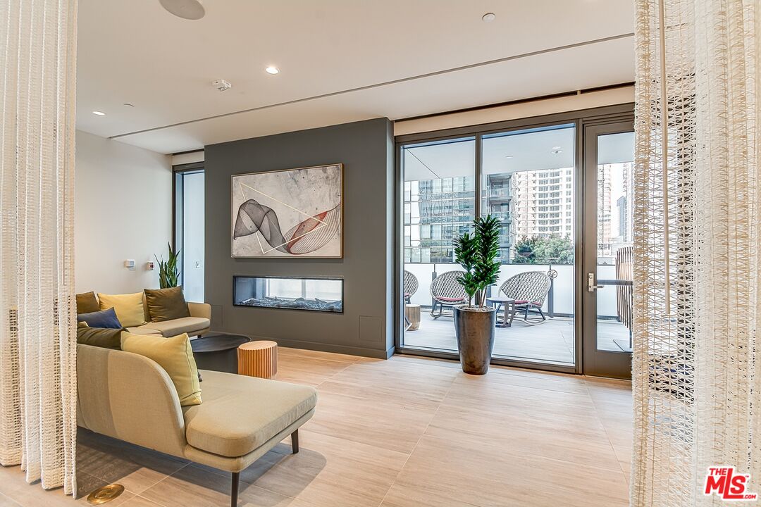 330 W 11th St Unit: 406