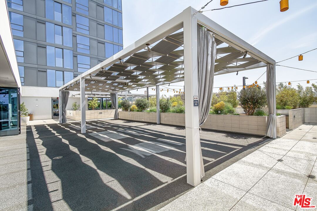 330 W 11th St Unit: 406