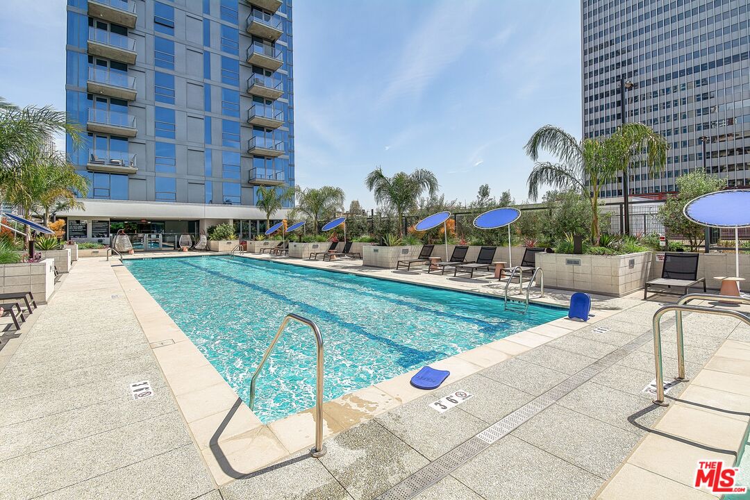 330 W 11th St Unit: 406