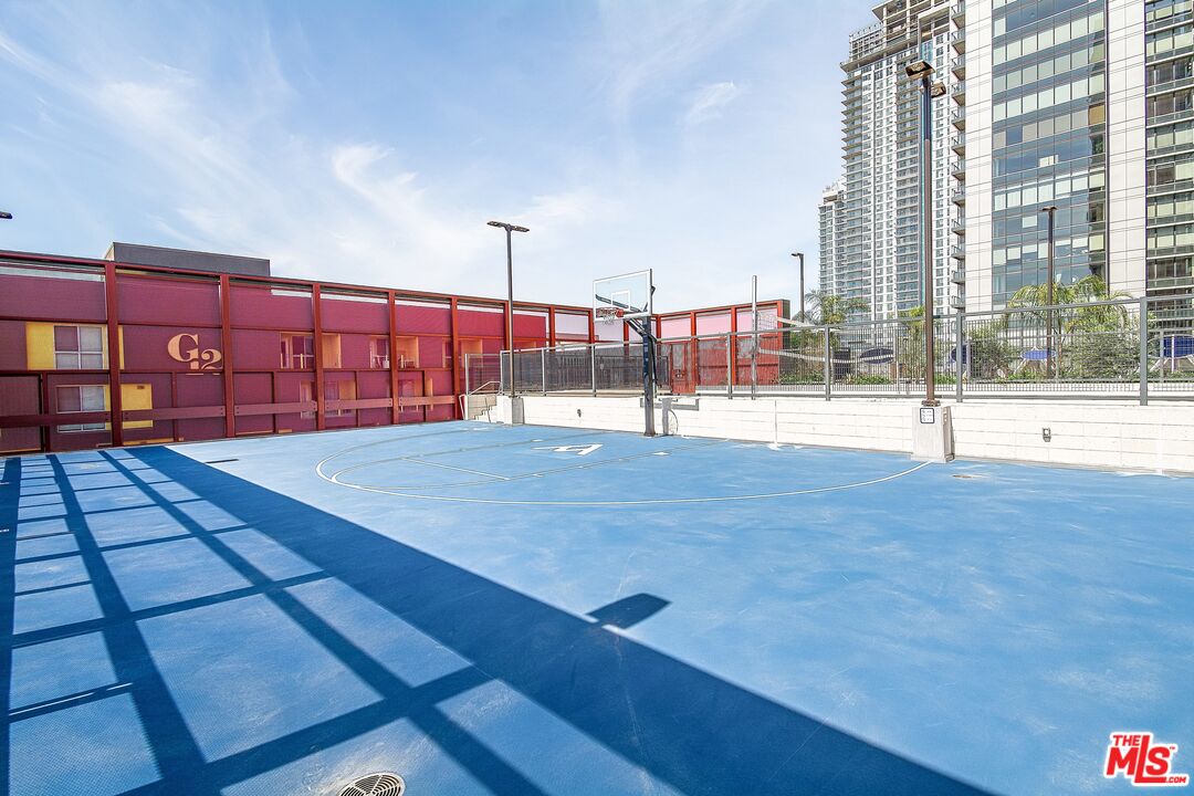 330 W 11th St Unit: 406