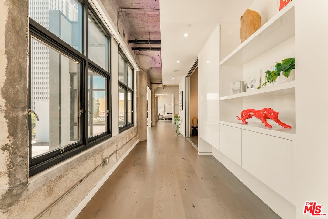 330 W 11th St Unit: 401 & 402