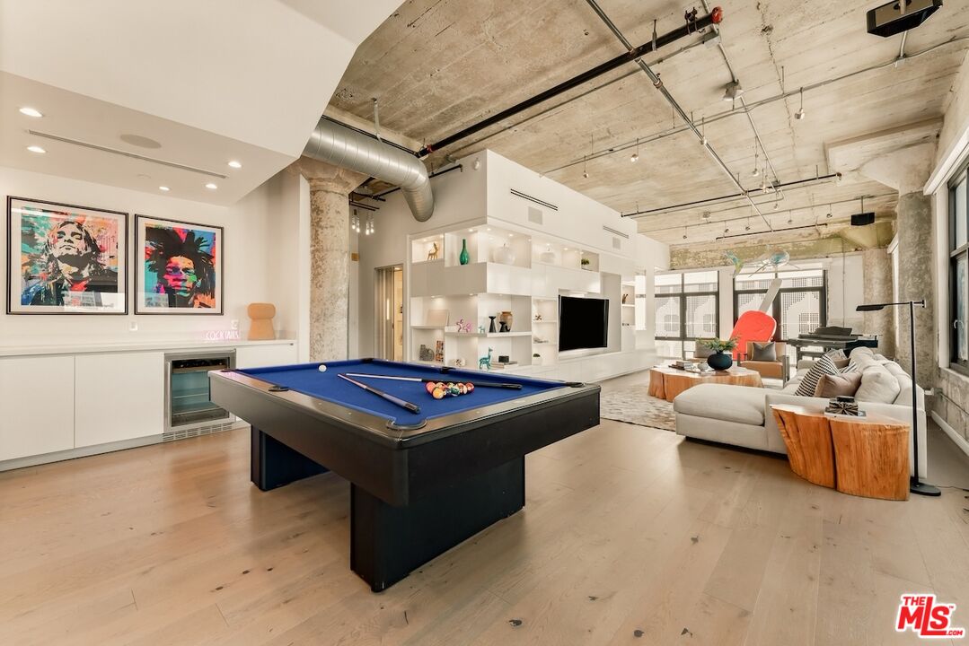 330 W 11th St Unit: 401 & 402