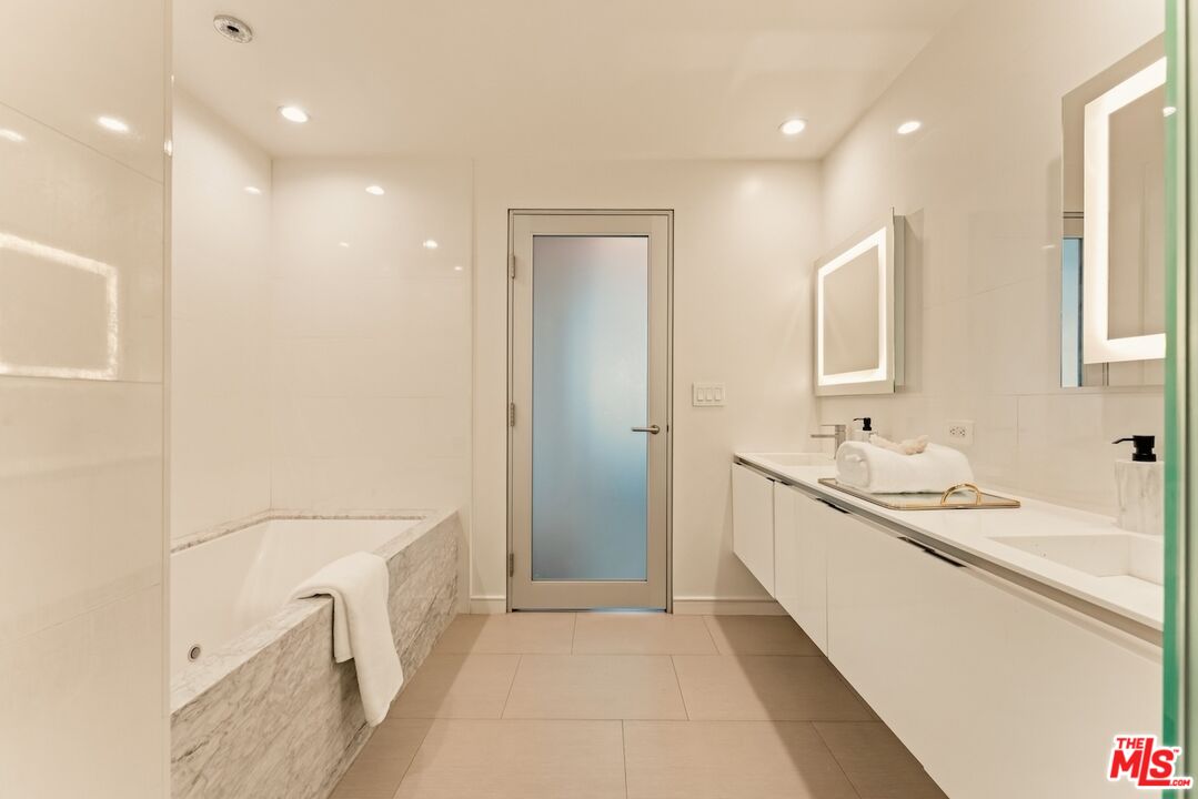 330 W 11th St Unit: 401 & 402