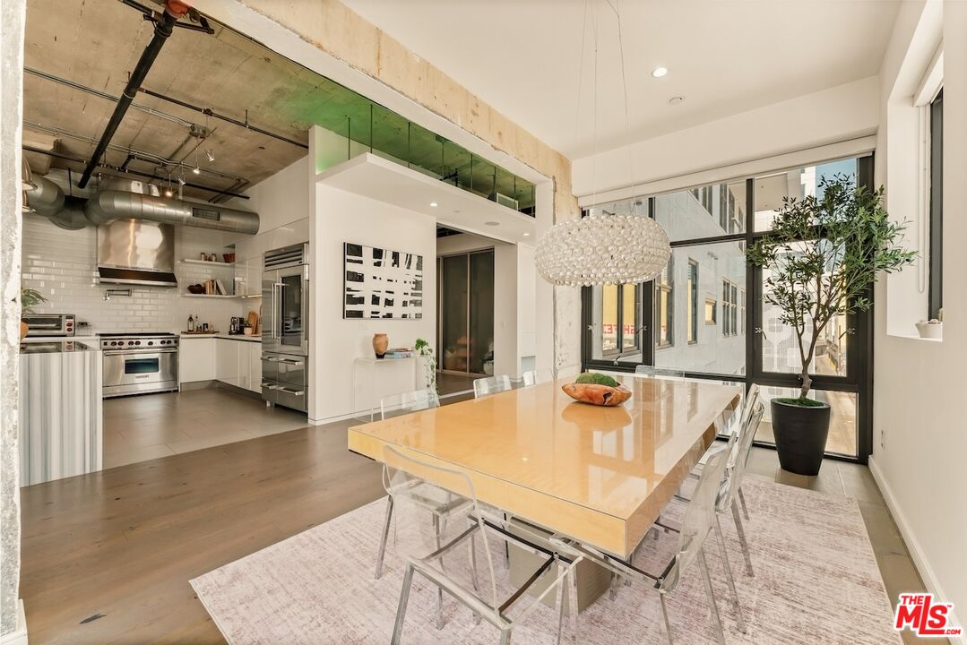 330 W 11th St Unit: 401 & 402