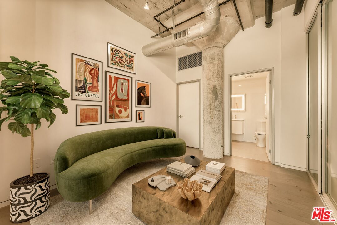 330 W 11th St Unit: 401 & 402