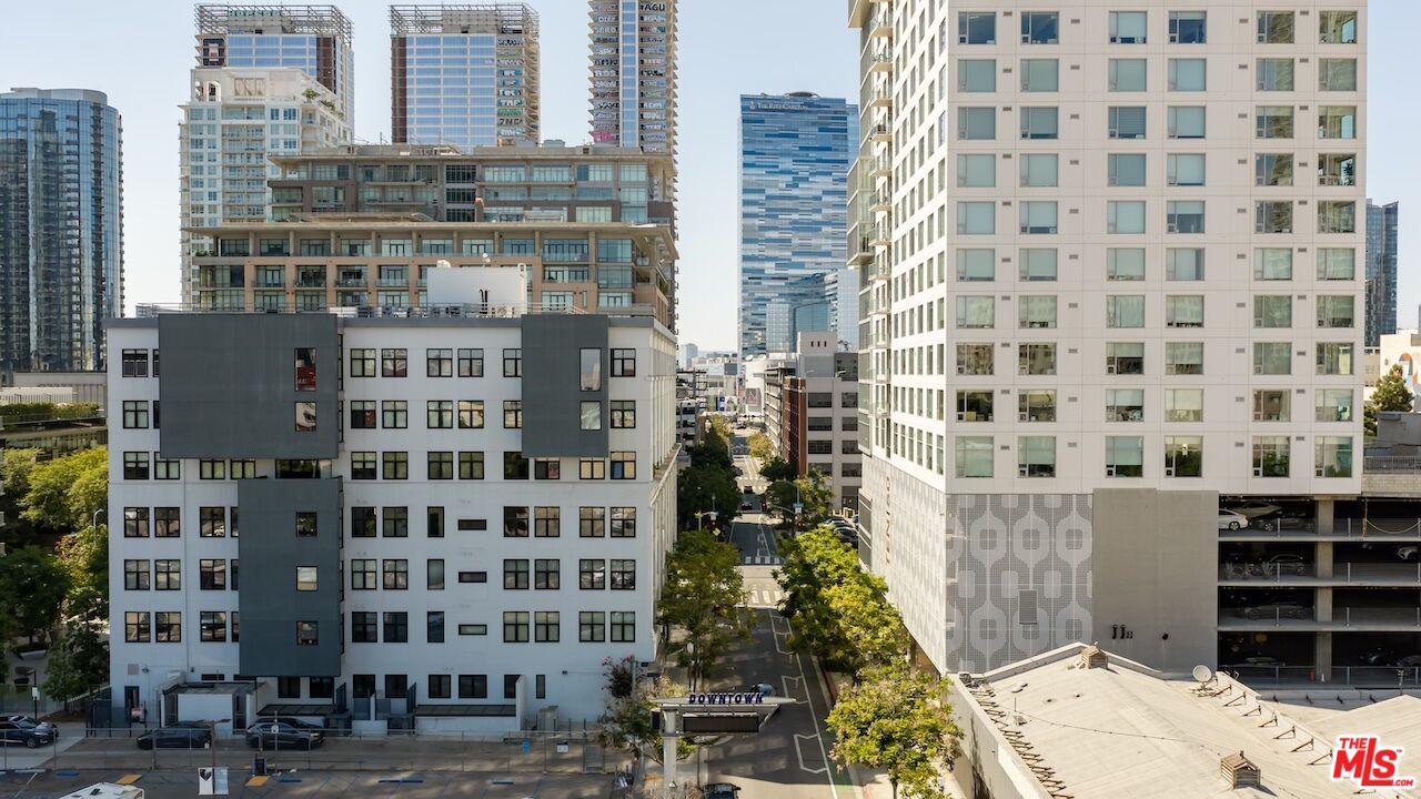 330 W 11th St Unit: 401 & 402
