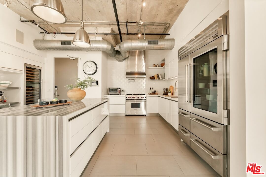 330 W 11th St Unit: 401 & 402