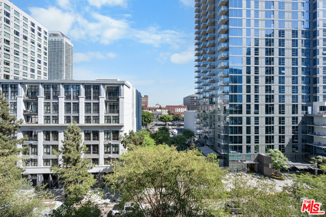 1111 S Grand Ave Unit: 716