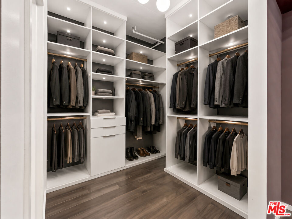 1111 S Grand Ave Unit: 716