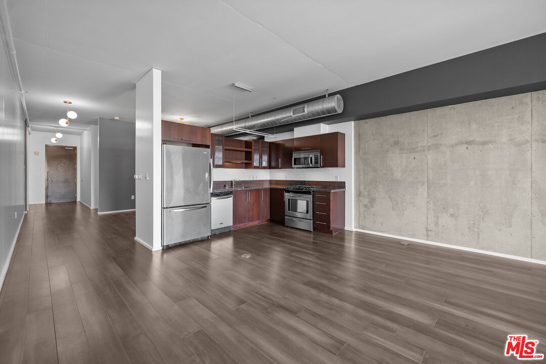 1111 S Grand Ave Unit: 716