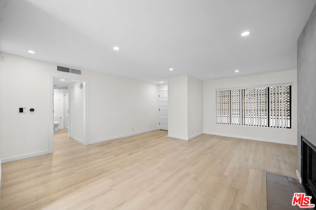 136 S Swall Dr Unit: 4