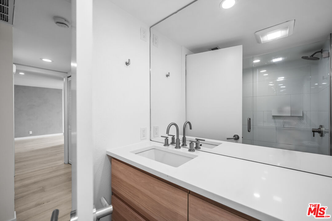 136 S Swall Dr Unit: 4