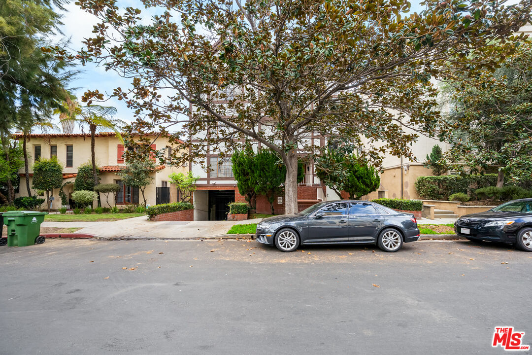 136 S Swall Dr Unit: 4