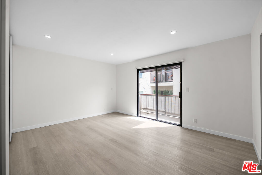 136 S Swall Dr Unit: 4