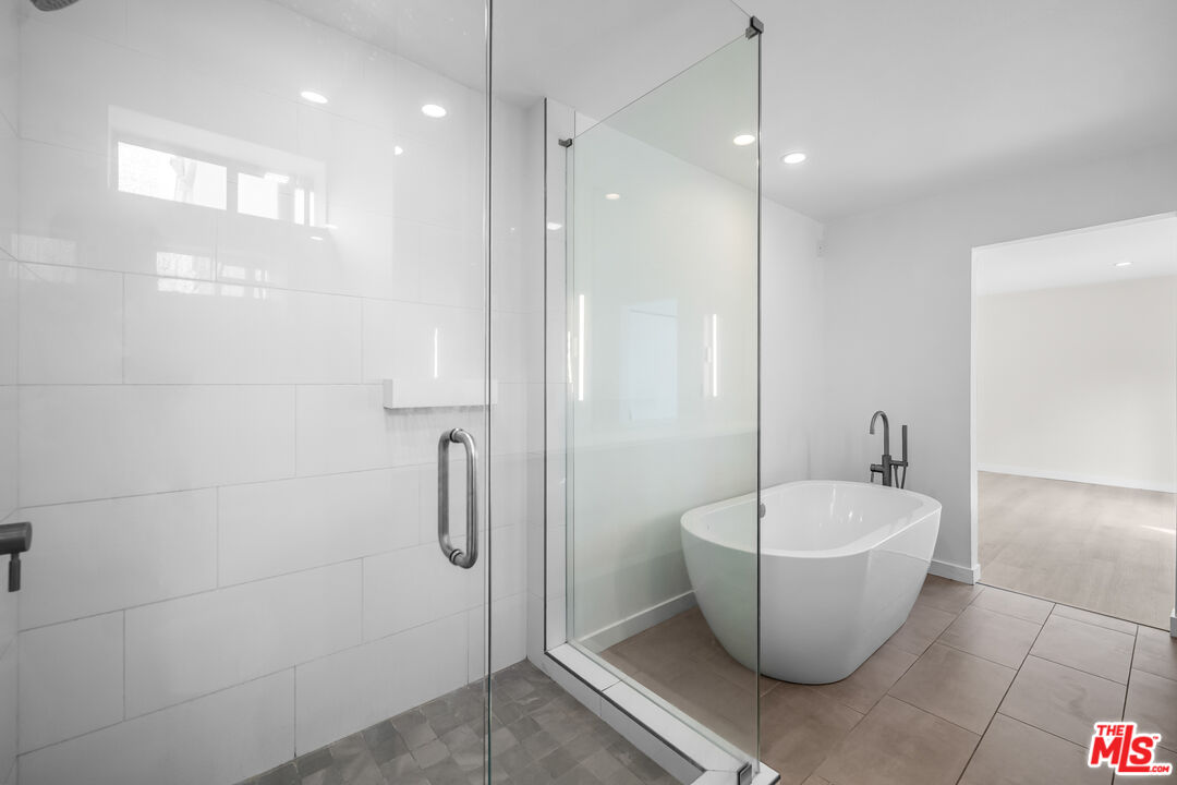 136 S Swall Dr Unit: 4