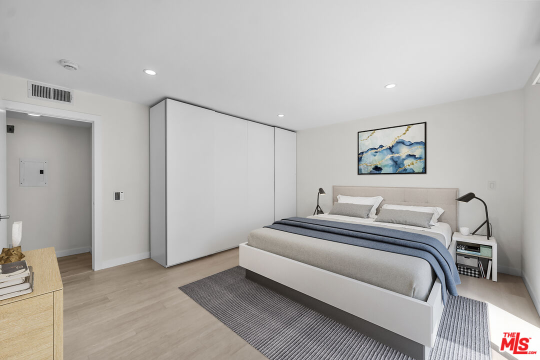 136 S Swall Dr Unit: 4