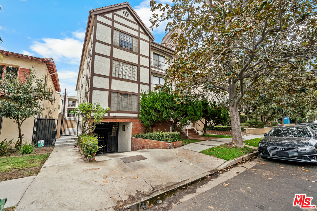 136 S Swall Dr Unit: 4