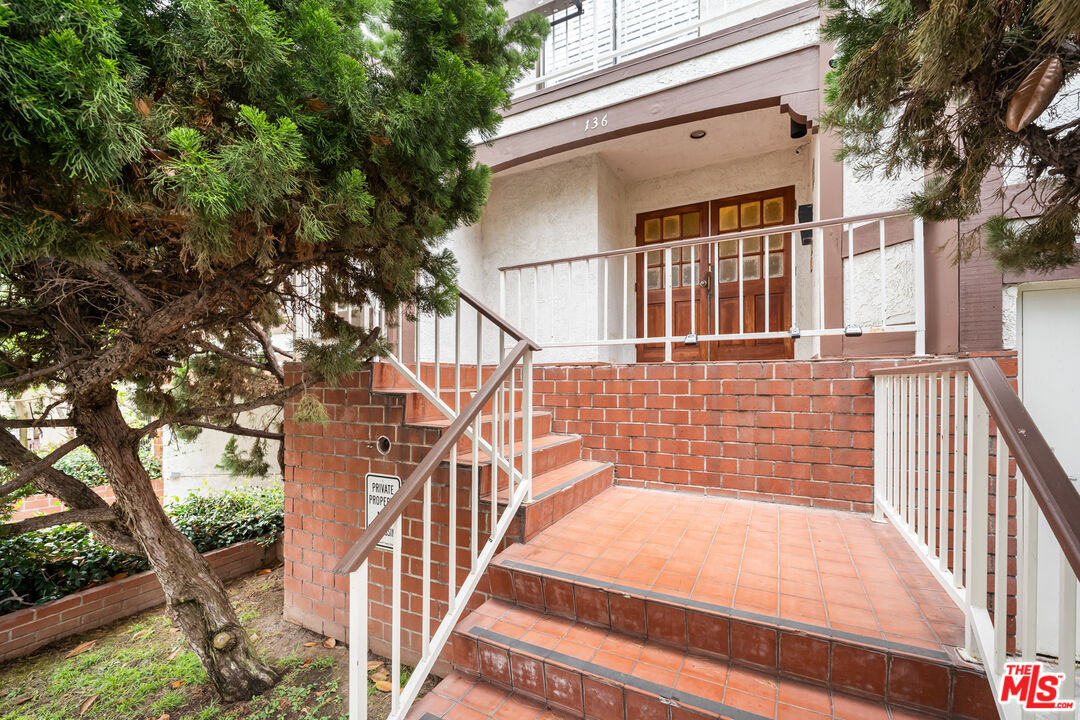136 S Swall Dr Unit: 4