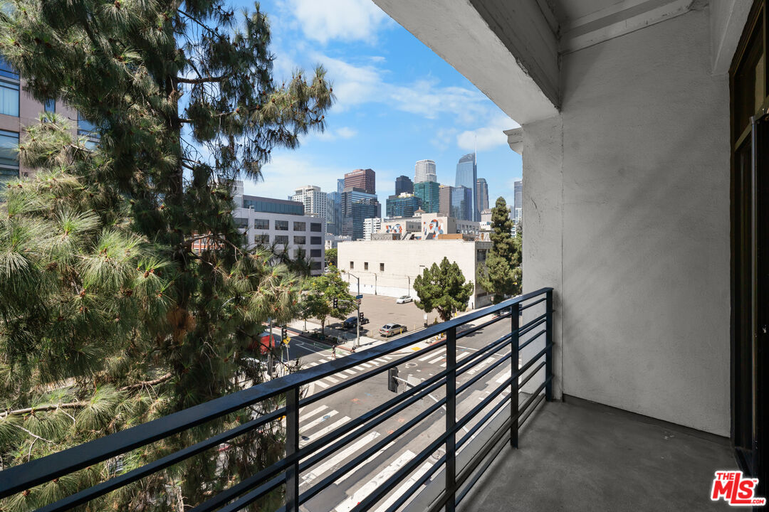 330 W 11th ST Unit: 406