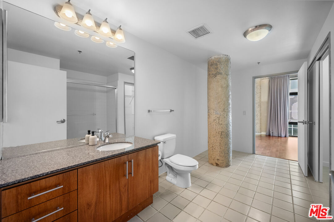 330 W 11th ST Unit: 406