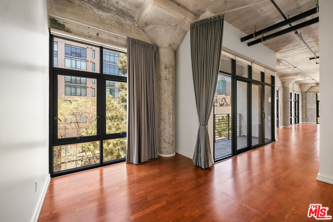 330 W 11th ST Unit: 406